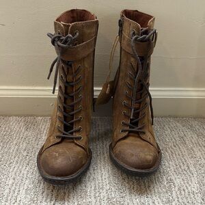 Born suede brown heeled boot size 6.5 NWT